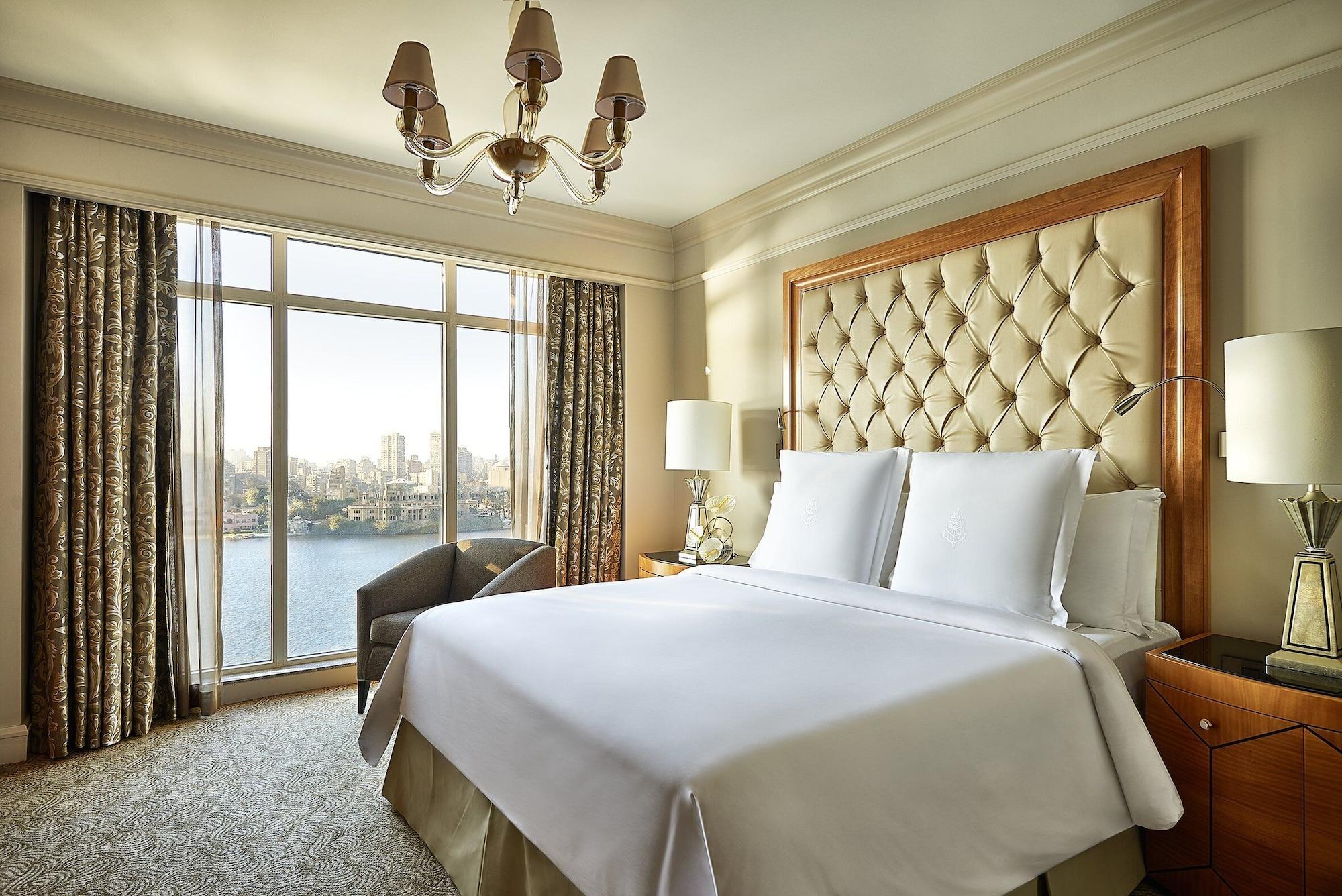 Four Seasons Hotel Cairo At Nile Plaza Esterno foto A bedroom at the Mandarin Oriental, New York