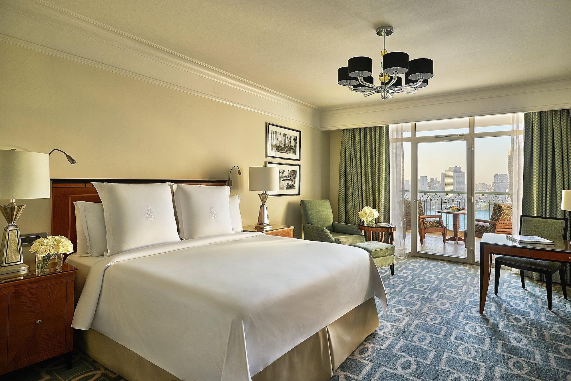 Four Seasons Hotel Cairo At Nile Plaza Esterno foto A room at the Jumeirah Emirates Towers Hotel