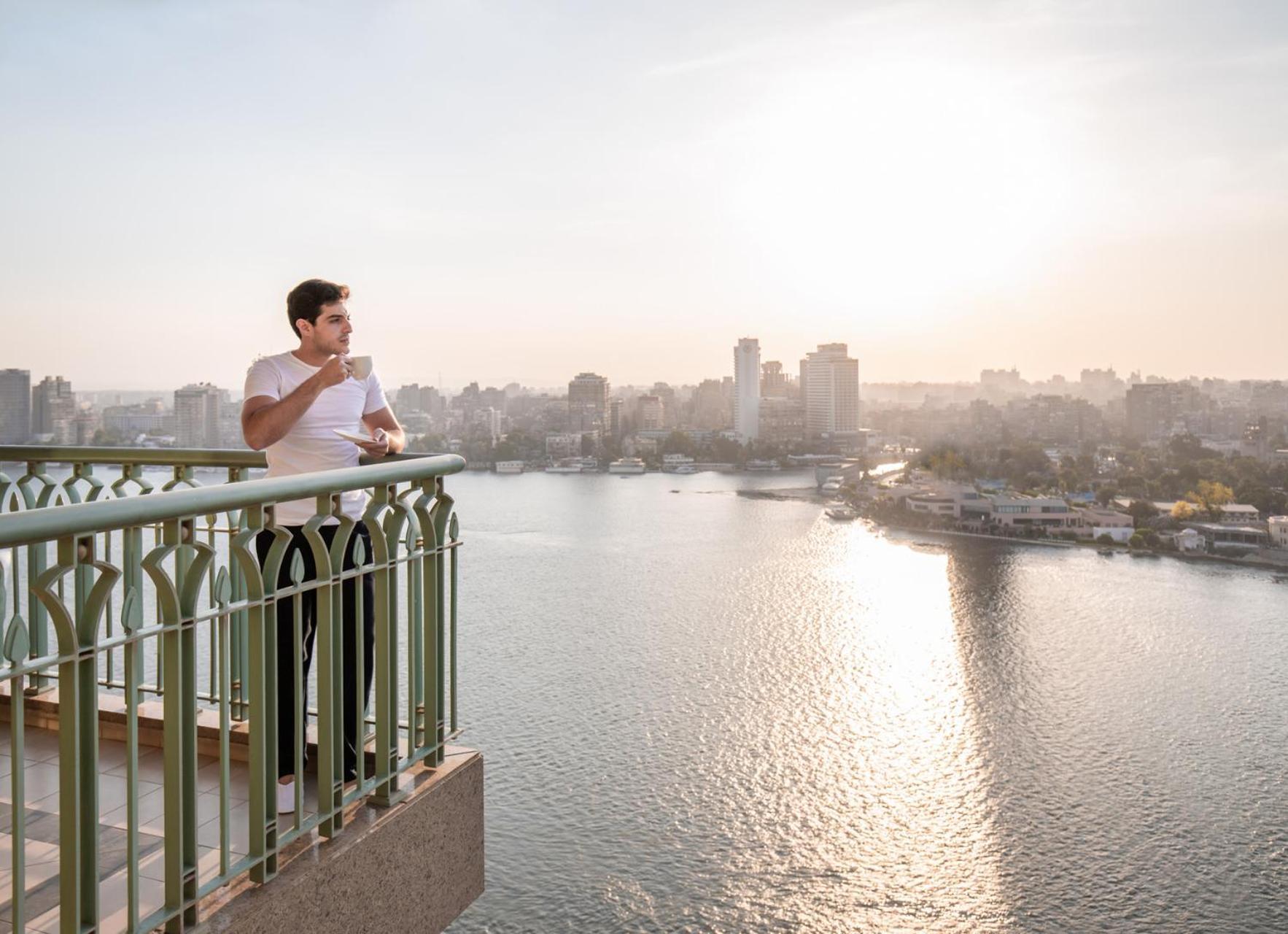 Four Seasons Hotel Cairo At Nile Plaza Esterno foto View of the Nile from the bridge