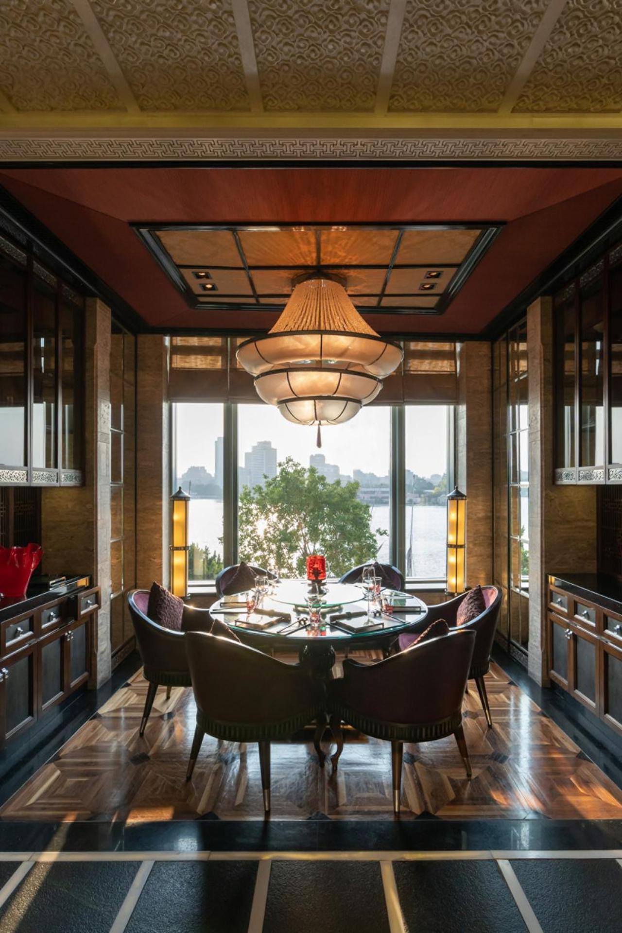 Four Seasons Hotel Cairo At Nile Plaza Esterno foto The interior of the restaurant