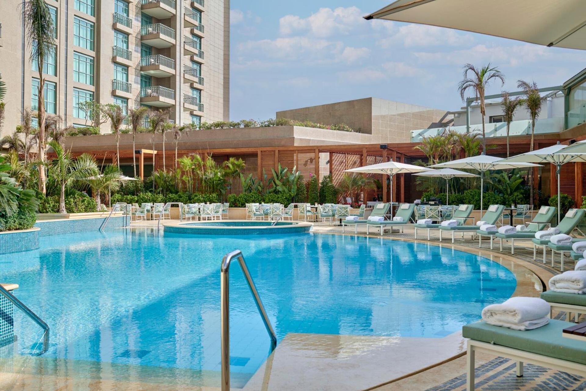 Four Seasons Hotel Cairo At Nile Plaza Esterno foto The swimming pool at the hotel