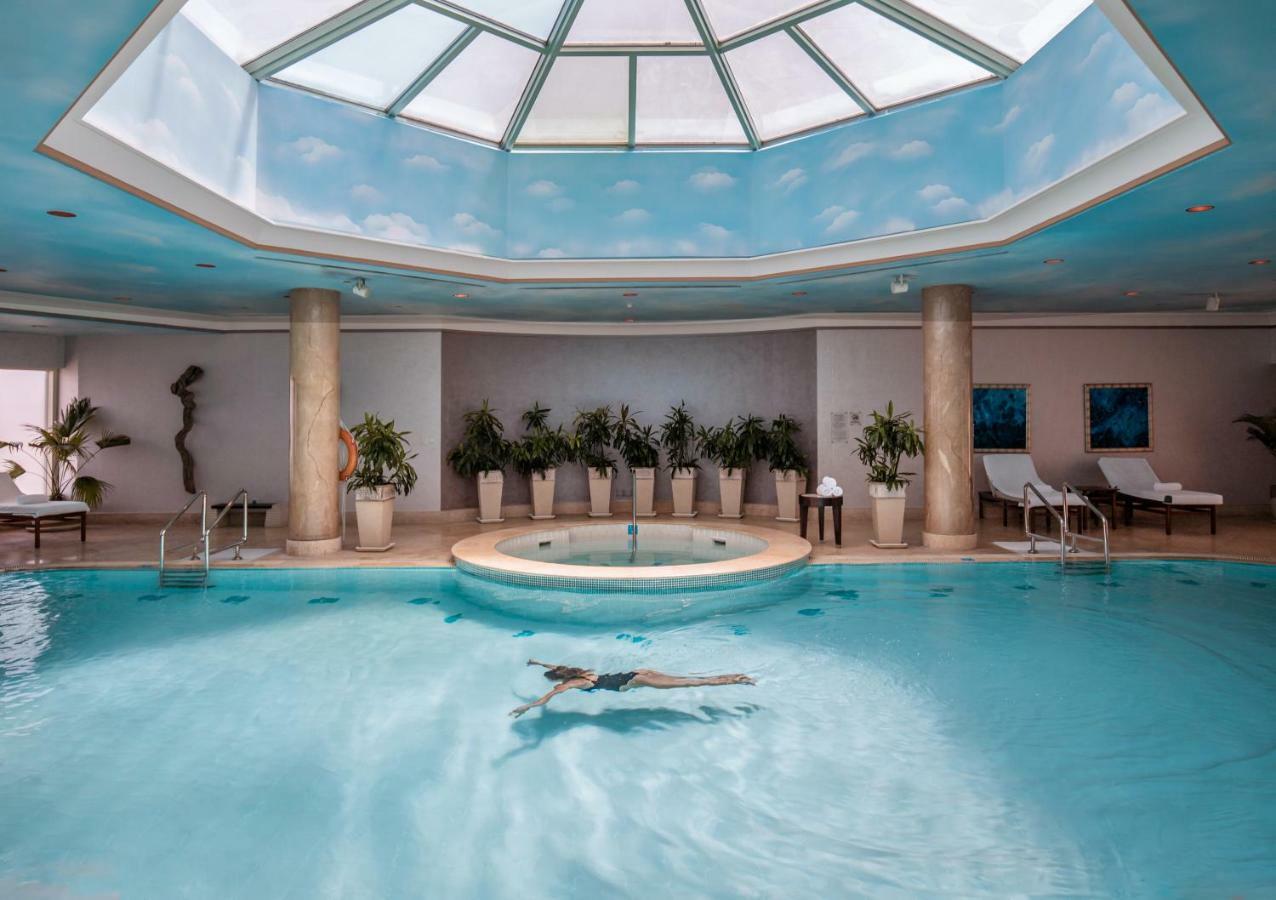 Four Seasons Hotel Cairo At Nile Plaza Esterno foto The swimming pool at the hotel