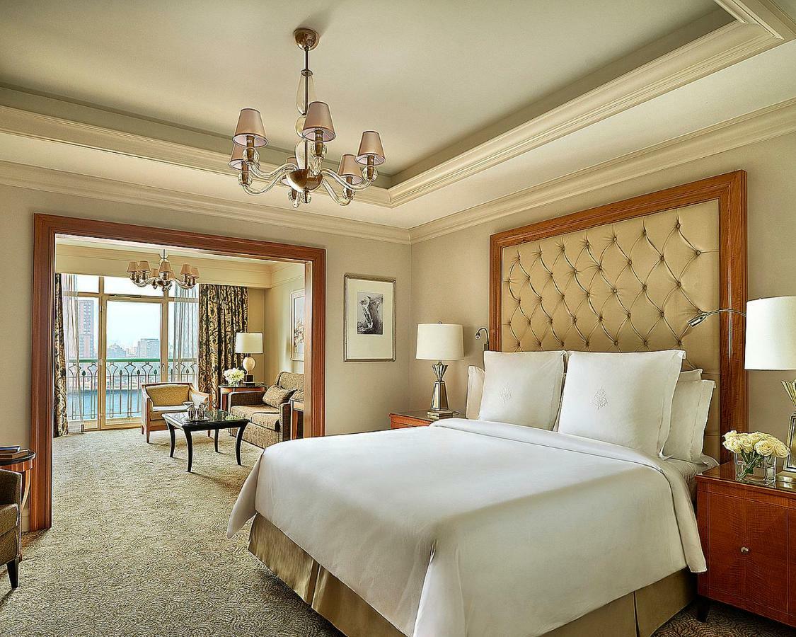 Four Seasons Hotel Cairo At Nile Plaza Esterno foto A bedroom at the Four Seasons Hotel